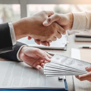 Businessman shaking hands giving dollar bills corruption bribery to business manager to deal contract _ Premium Photo